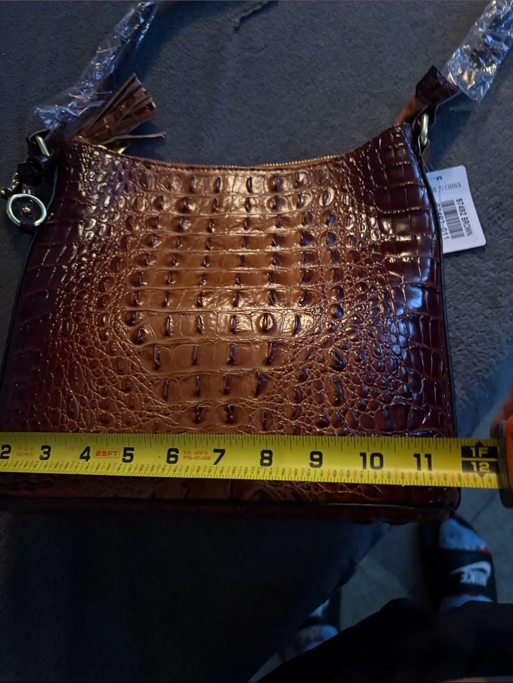 FASHION Women's Croc-Embossed Crossbody Bag in Brown